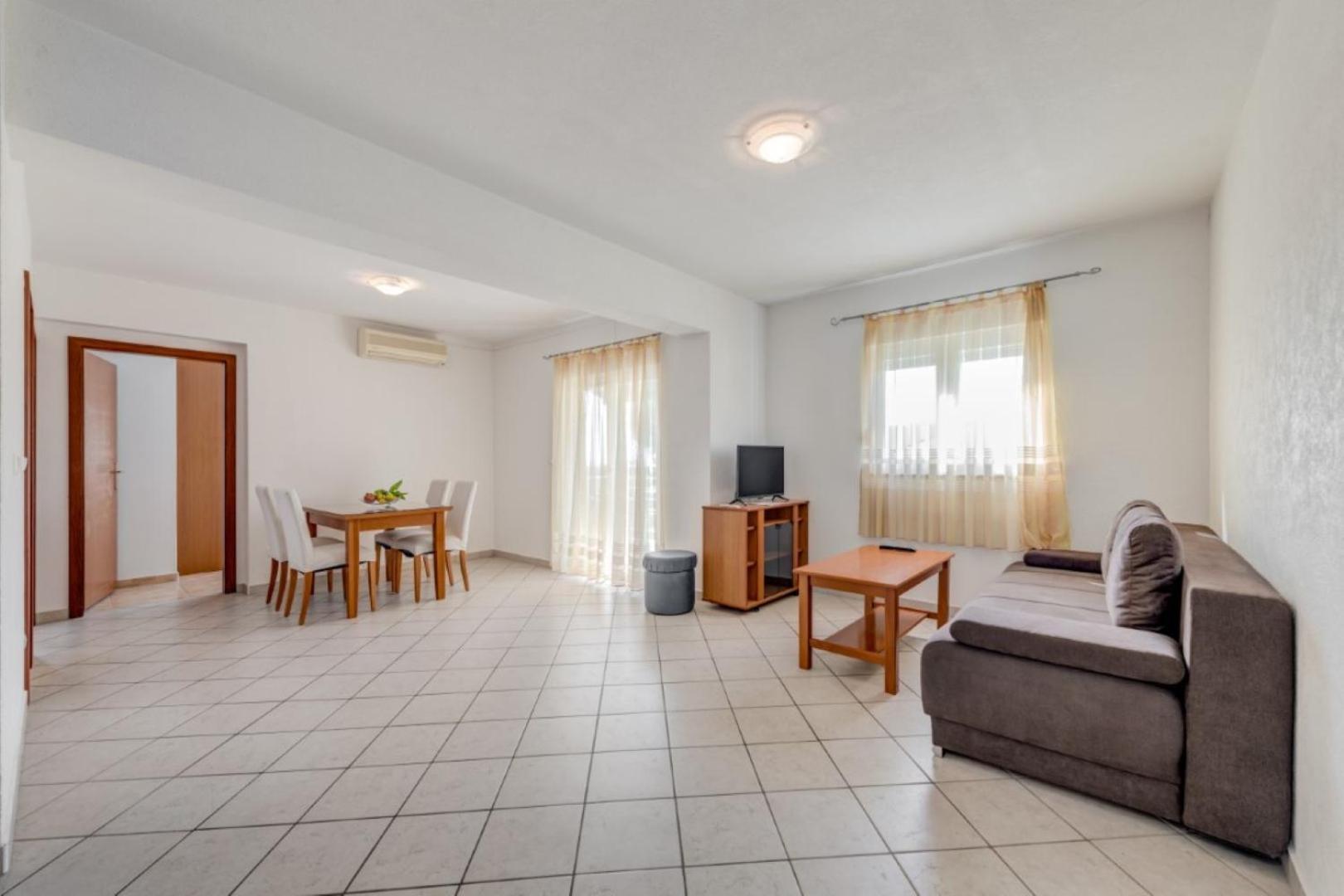 Ruza&Nikolina "1" Apartmani - Baška Voda Exteriér fotografie